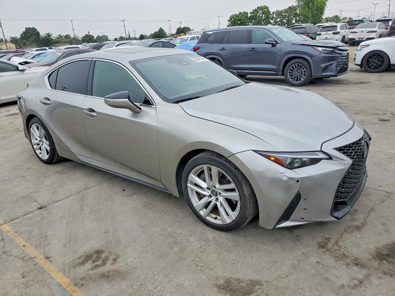 2023 Lexus Is 300 - Image 4
