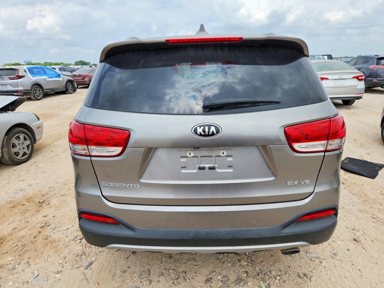 2017 Kia Sorento Ex - Image 6