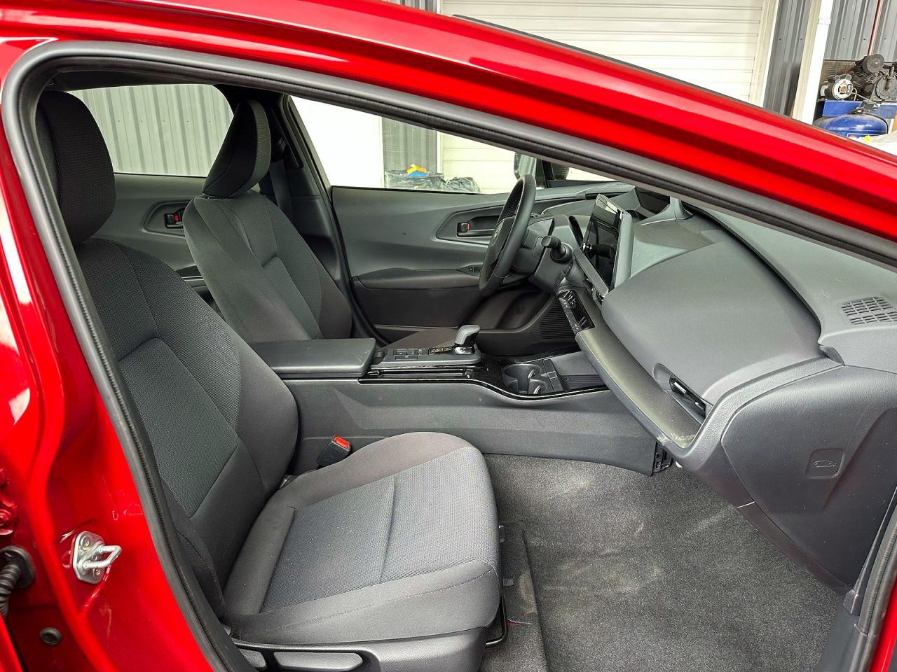 2025 Toyota Prius Le - Image 5