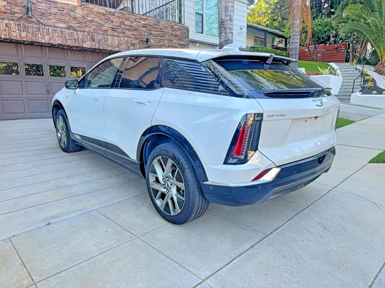 2025 Cadillac Optiq Luxury - Фото 3