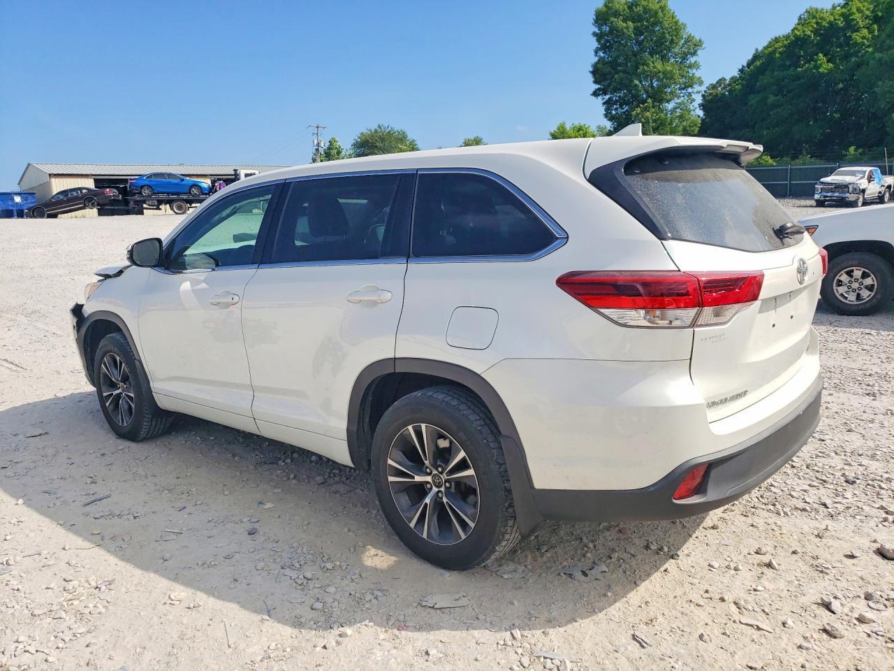 2018 Toyota Highlander Le Plus - Фото 2