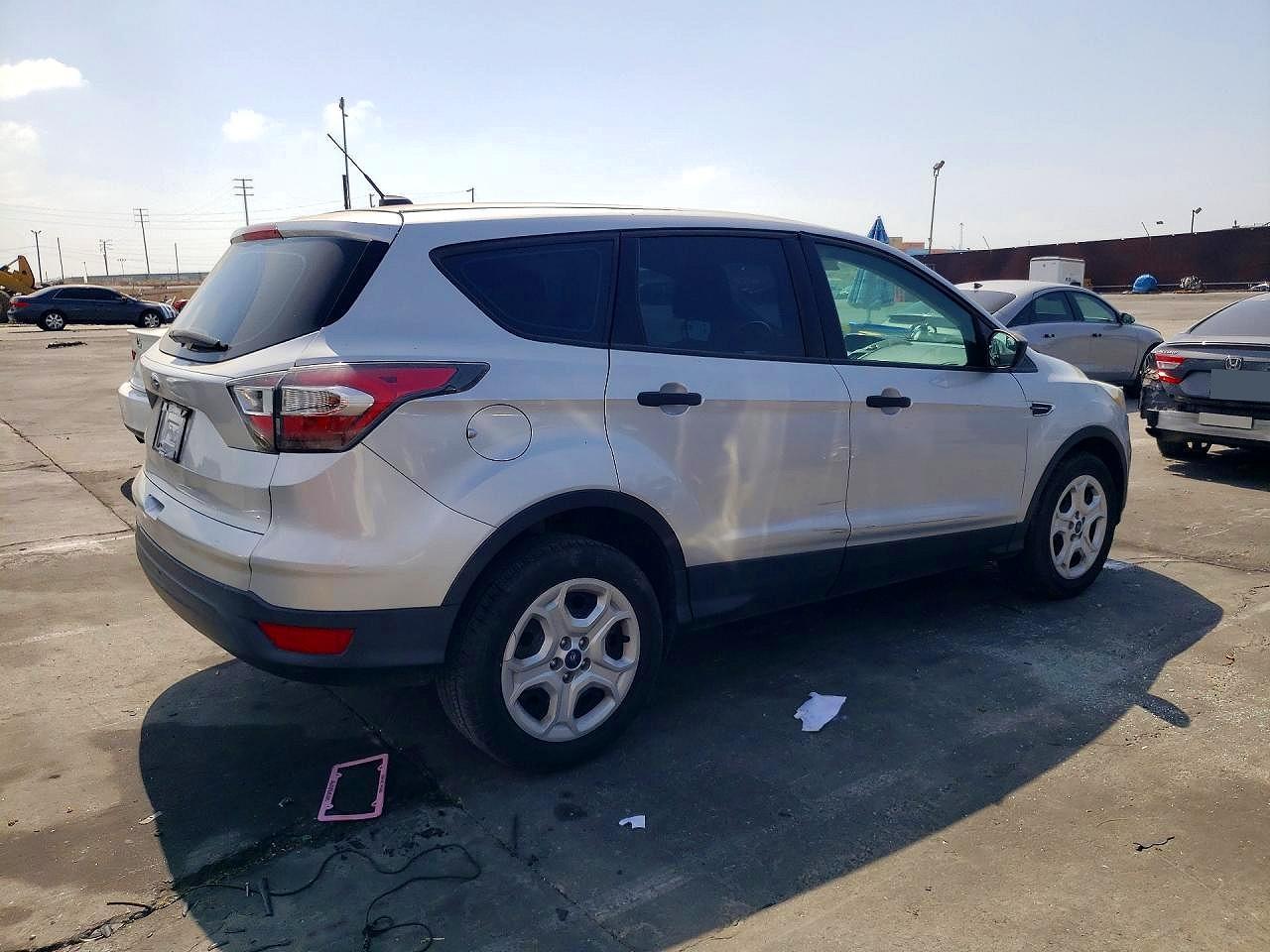 2017 Ford Escape S - Фото 3
