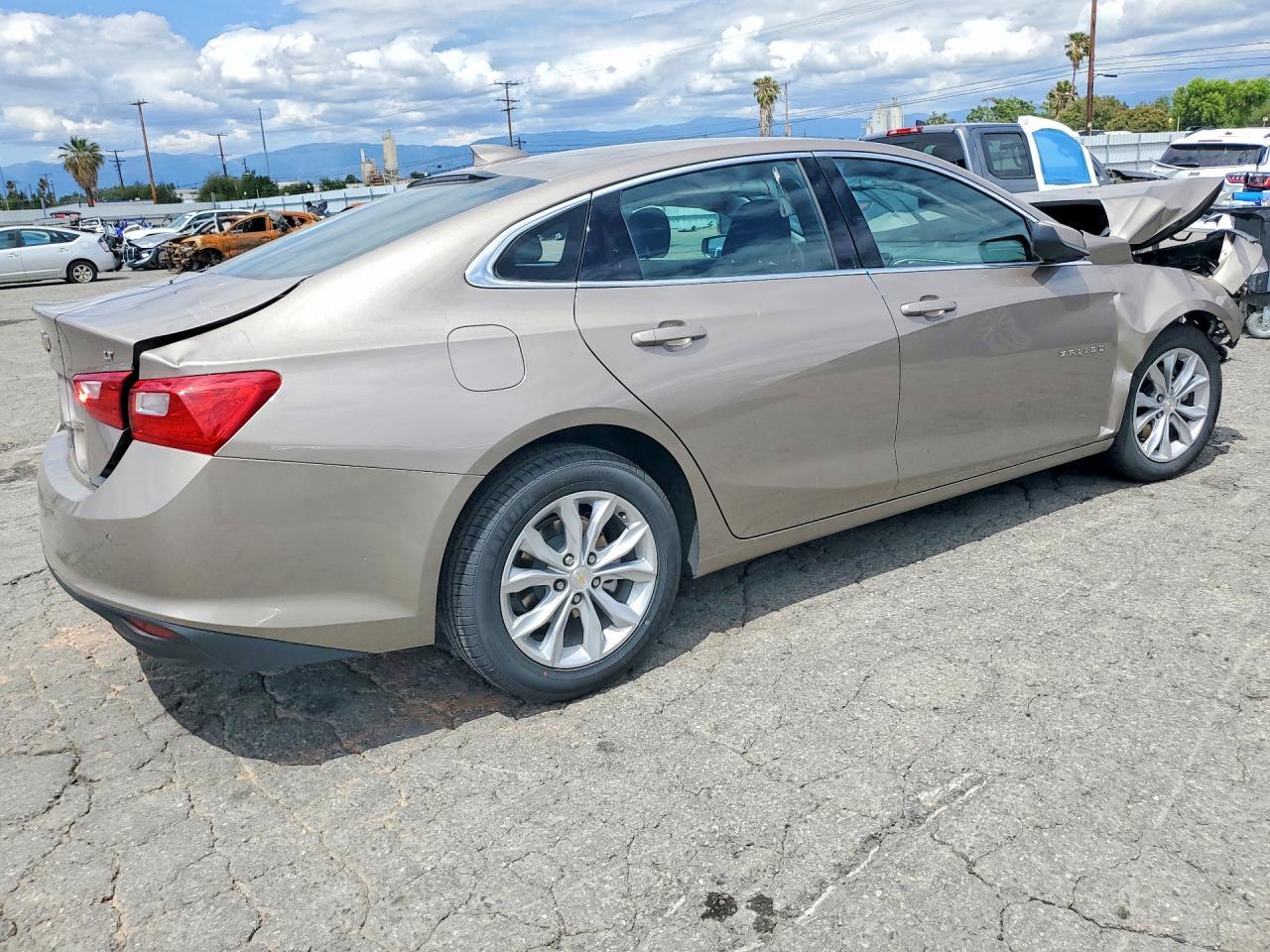 2025 Chevrolet Malibu Lt - Image 3