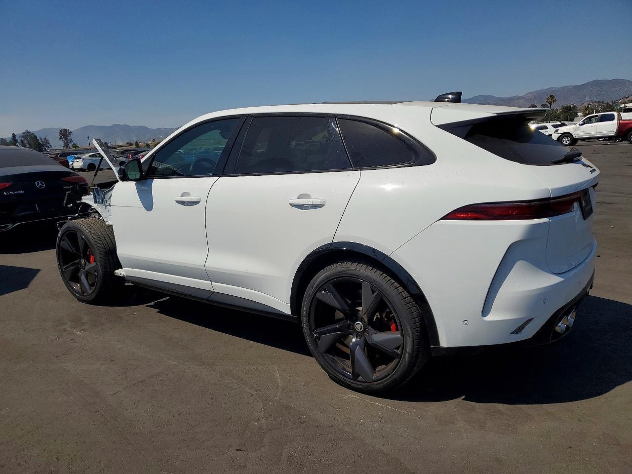 2025 Jaguar F-Pace Svr 575 Edition - Image 2