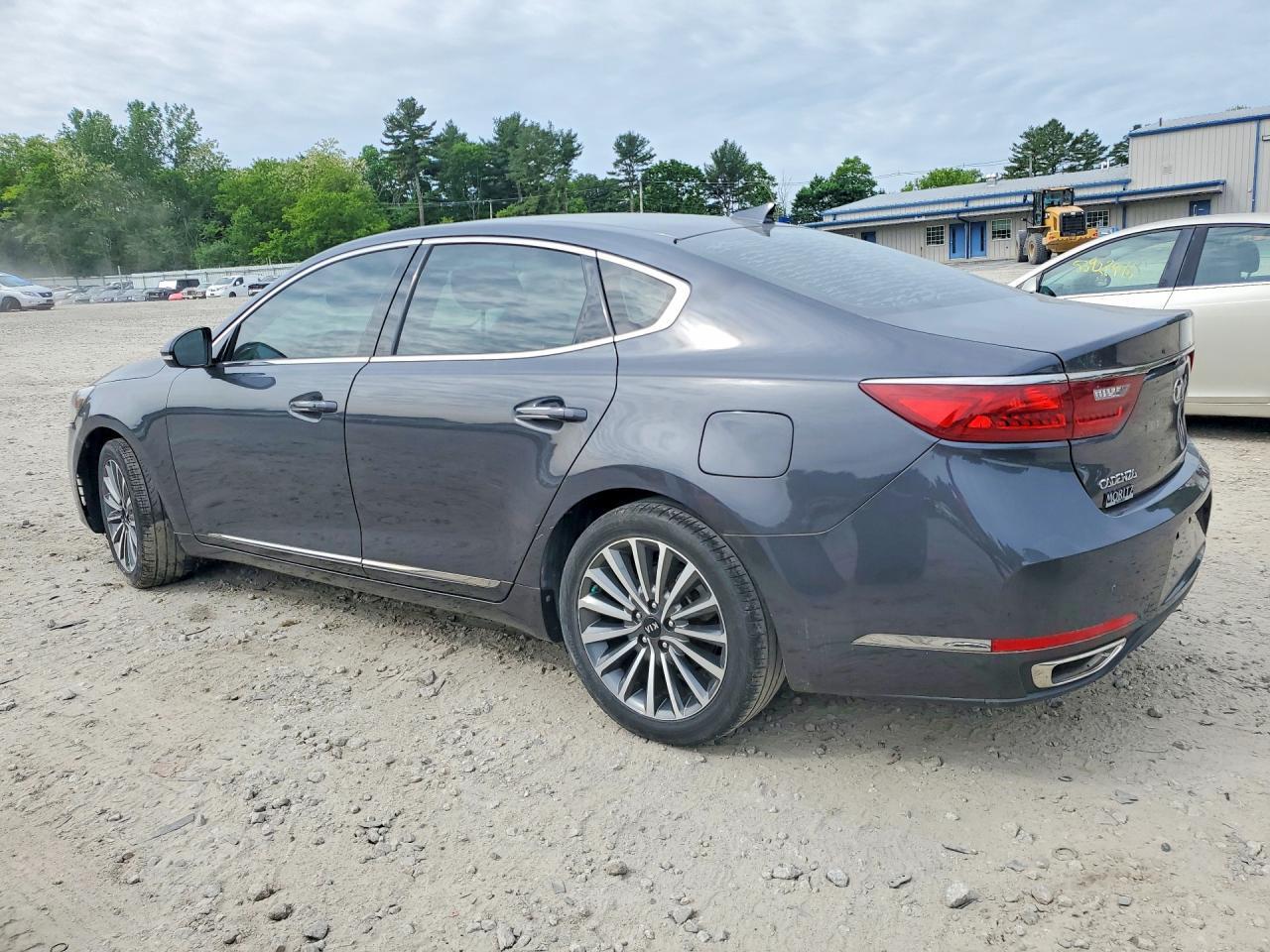 2018 Kia Cadenza Premium - Image 2