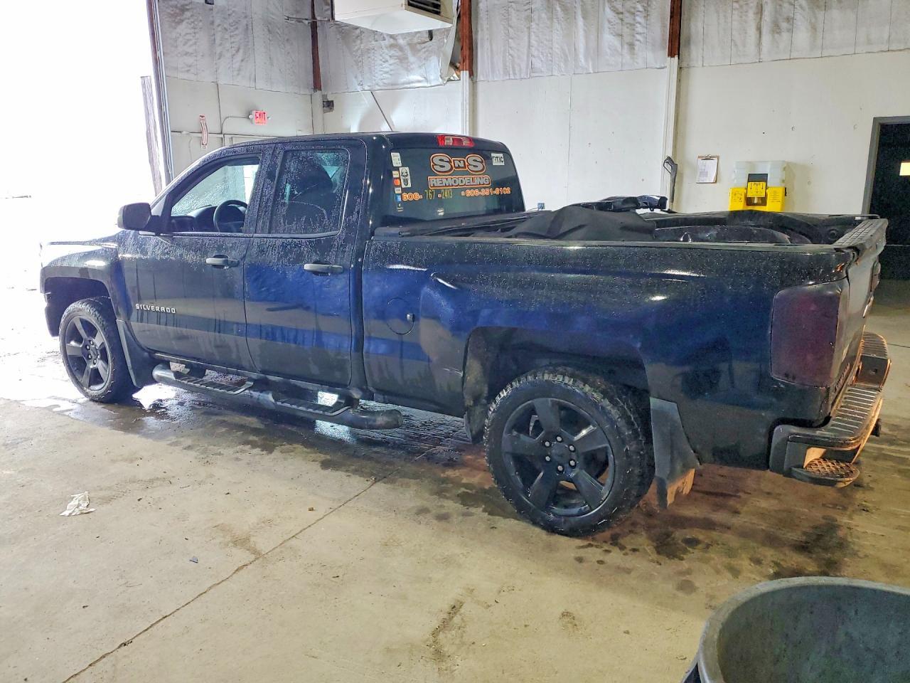 2017 Chevrolet Silverado K1500 Custom - Фото 2