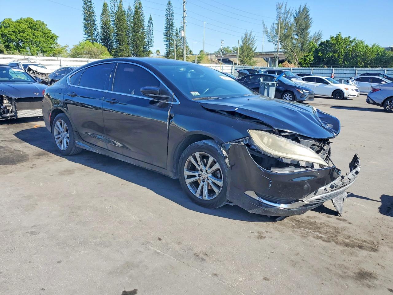 2015 Chrysler 200 Limited - Фото 4
