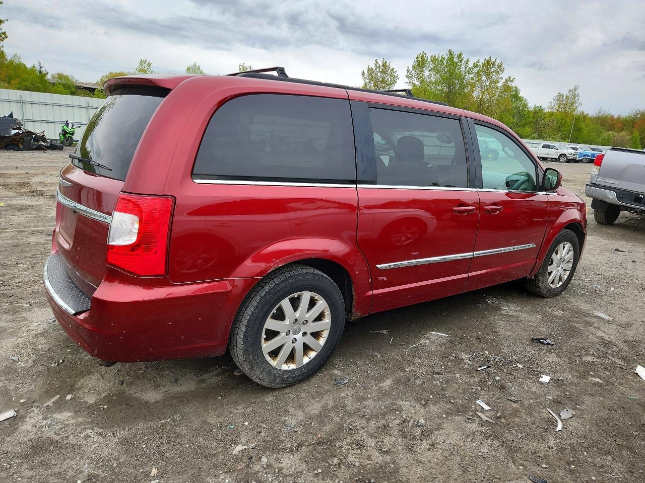 2012 Chrysler Town & Country Touring - Фото 3