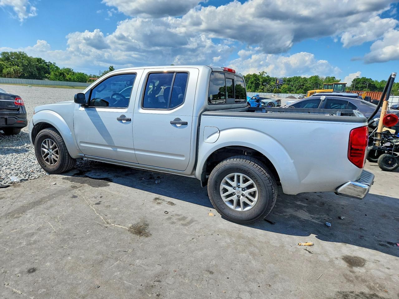 2014 Nissan Frontier S - Image 2