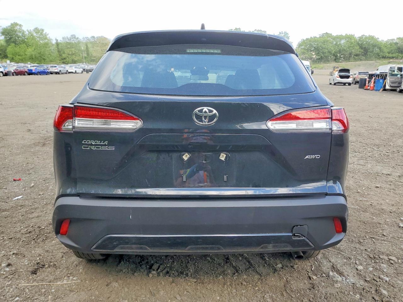 2025 Toyota Corolla Cross L - Image 6