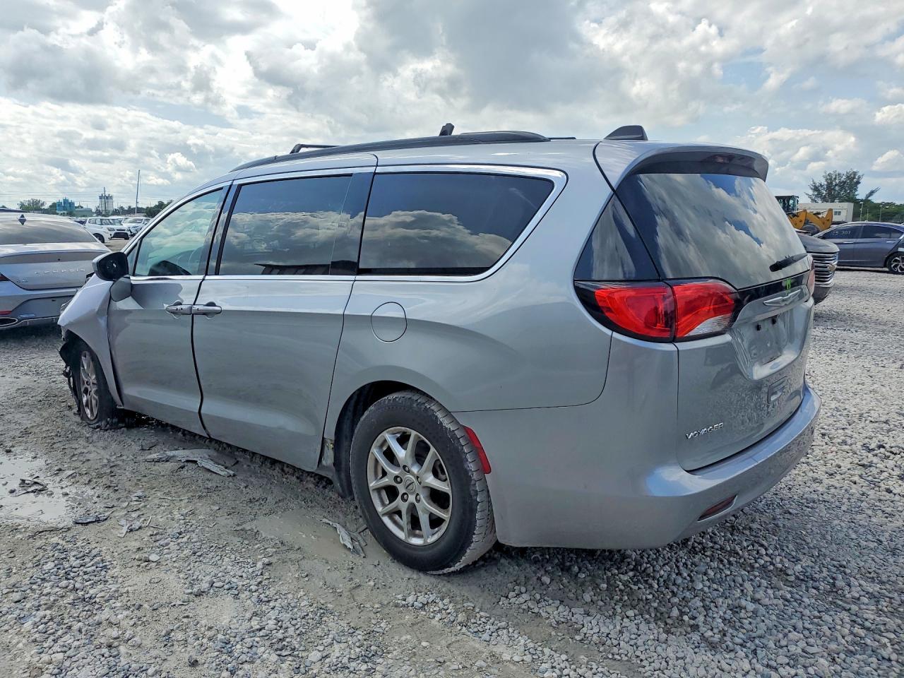 2021 Chrysler Voyager Lxi - Фото 2