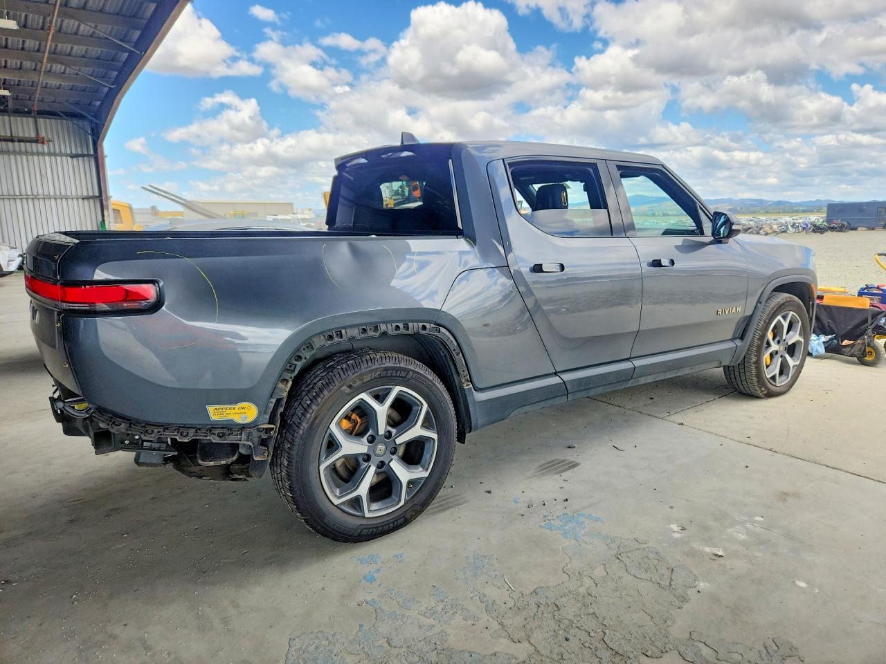 2022 Rivian R1T Adventure - Image 3