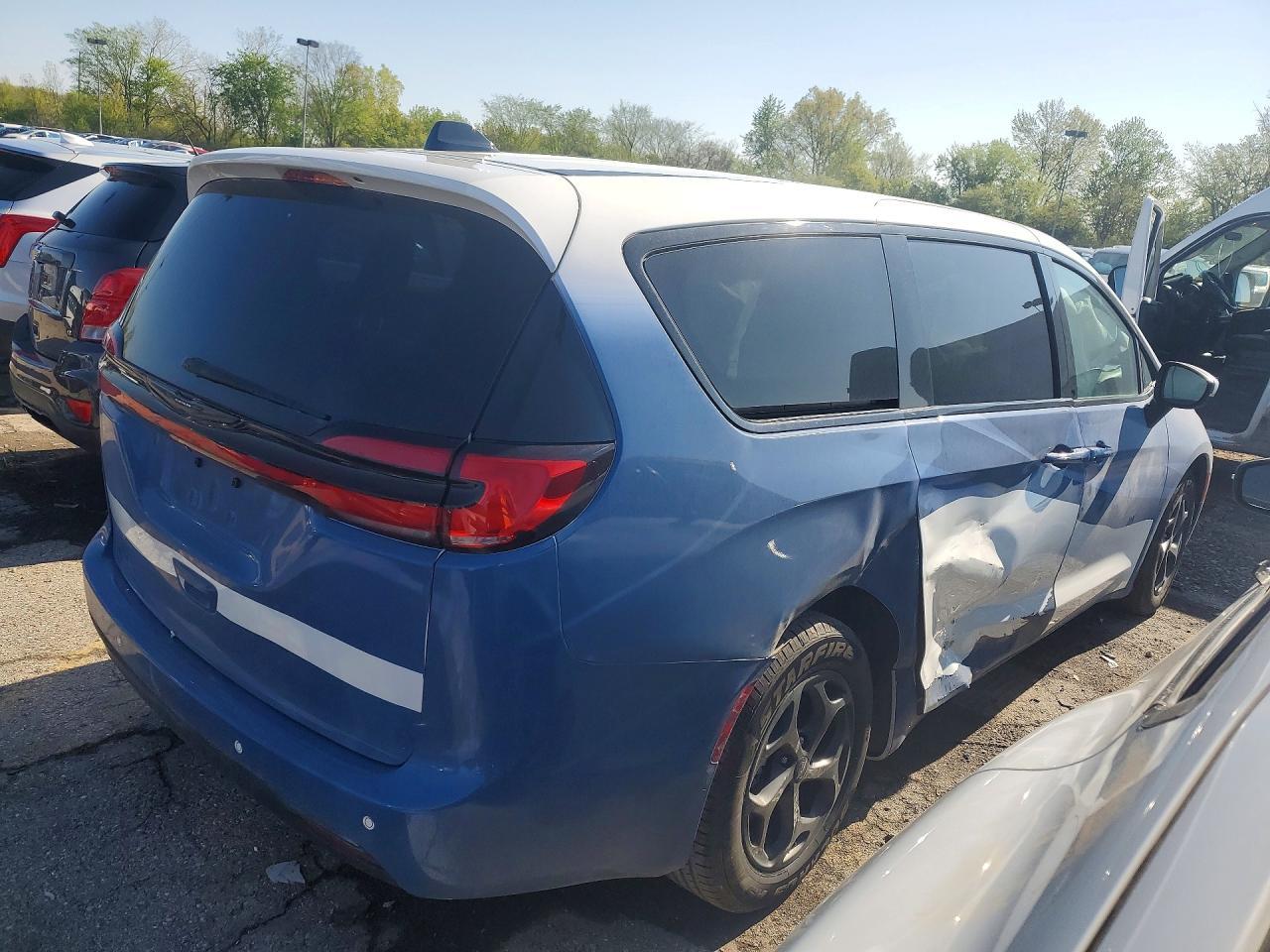 2023 Chrysler Pacifica Hybrid Touring L - Фото 3