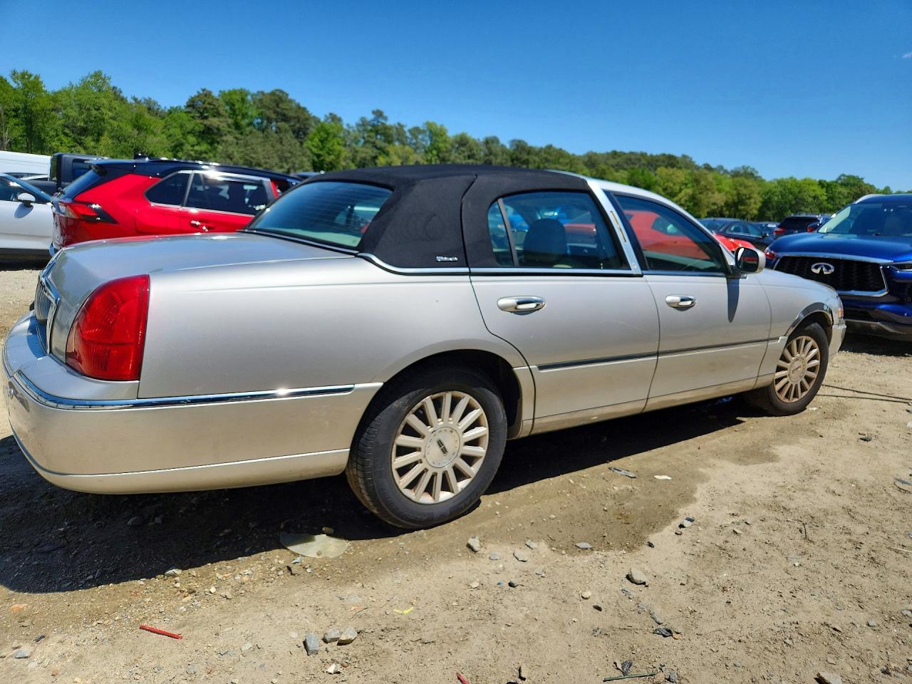 2004 Lincoln Town Car Ultimate - Фото 3