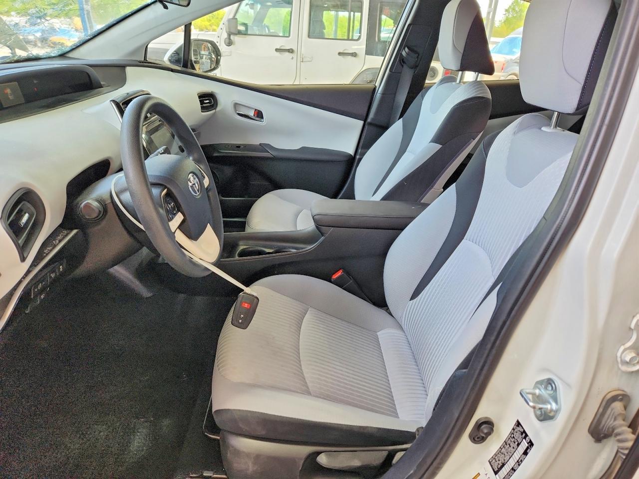 2017 Toyota Prius Two - Фото 7