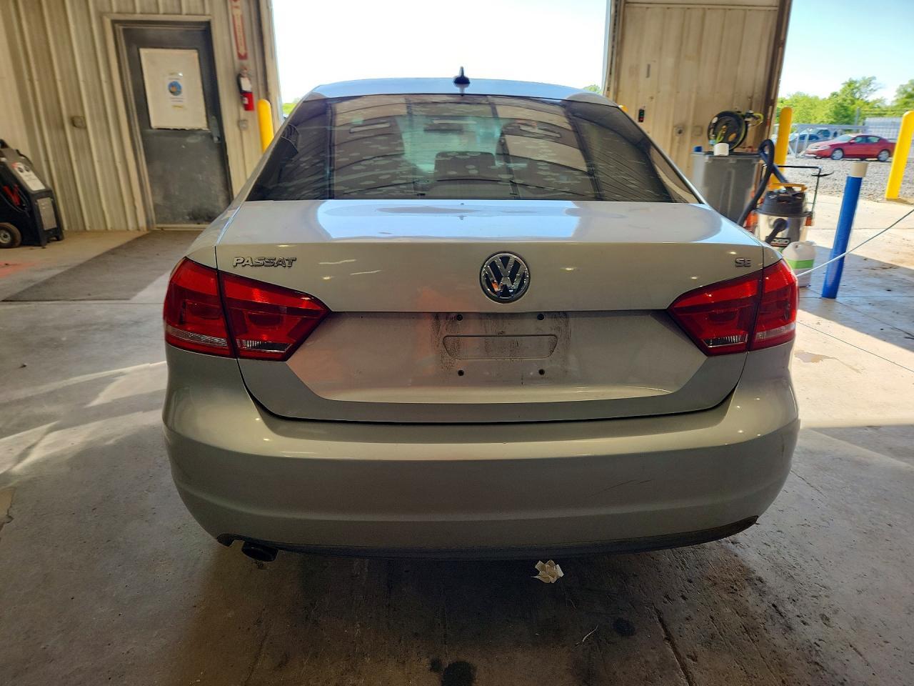 2012 Volkswagen Passat Se - Image 6