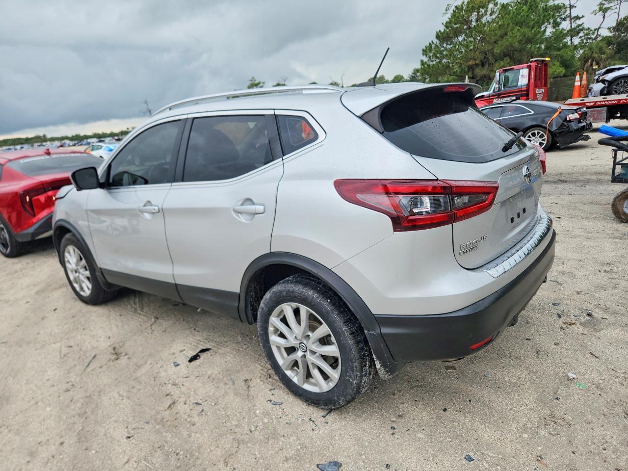 2020 Nissan Rogue Sport Sv - Image 2