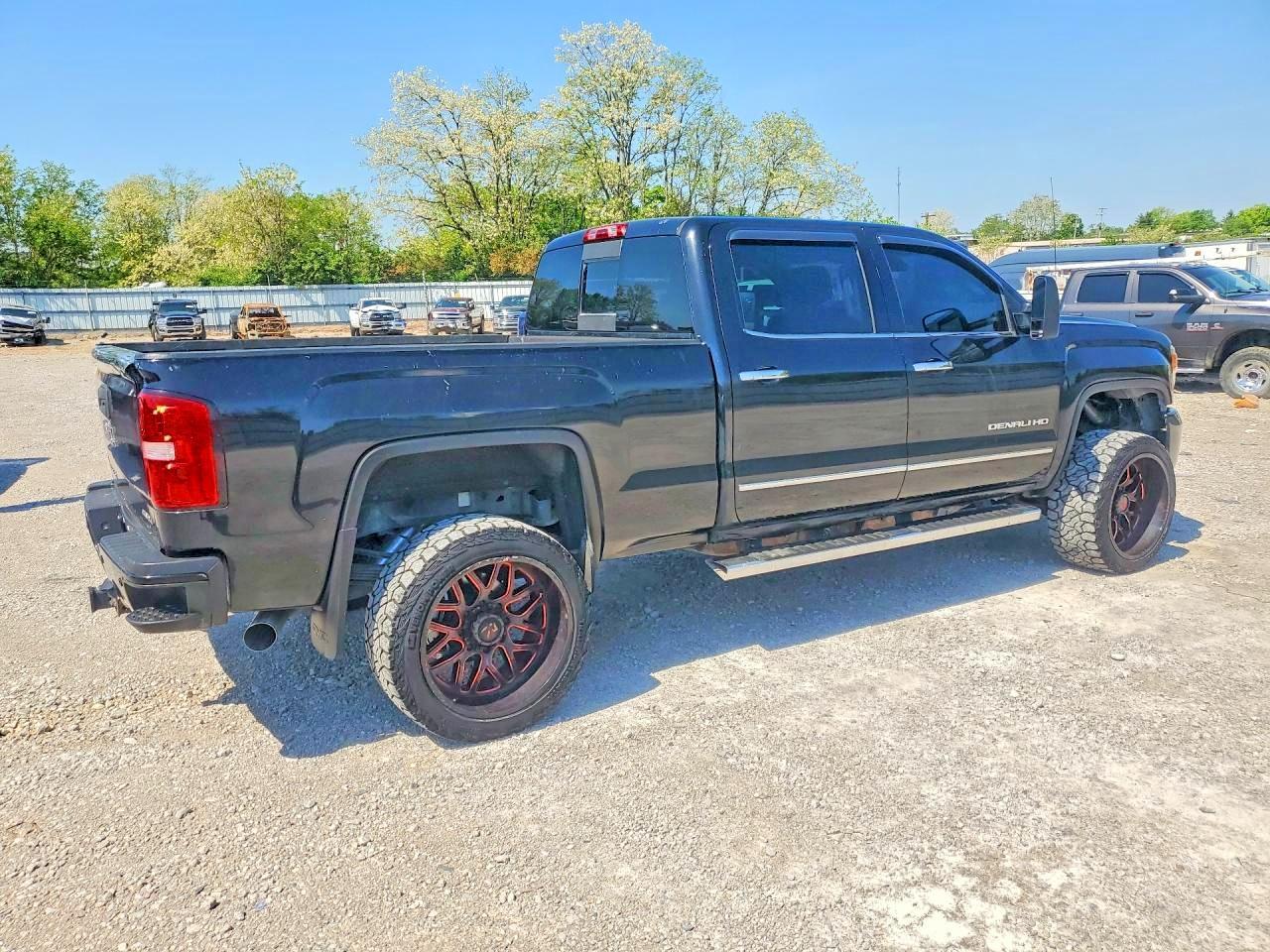 2015 GMC Sierra K3500 Denali - Фото 3