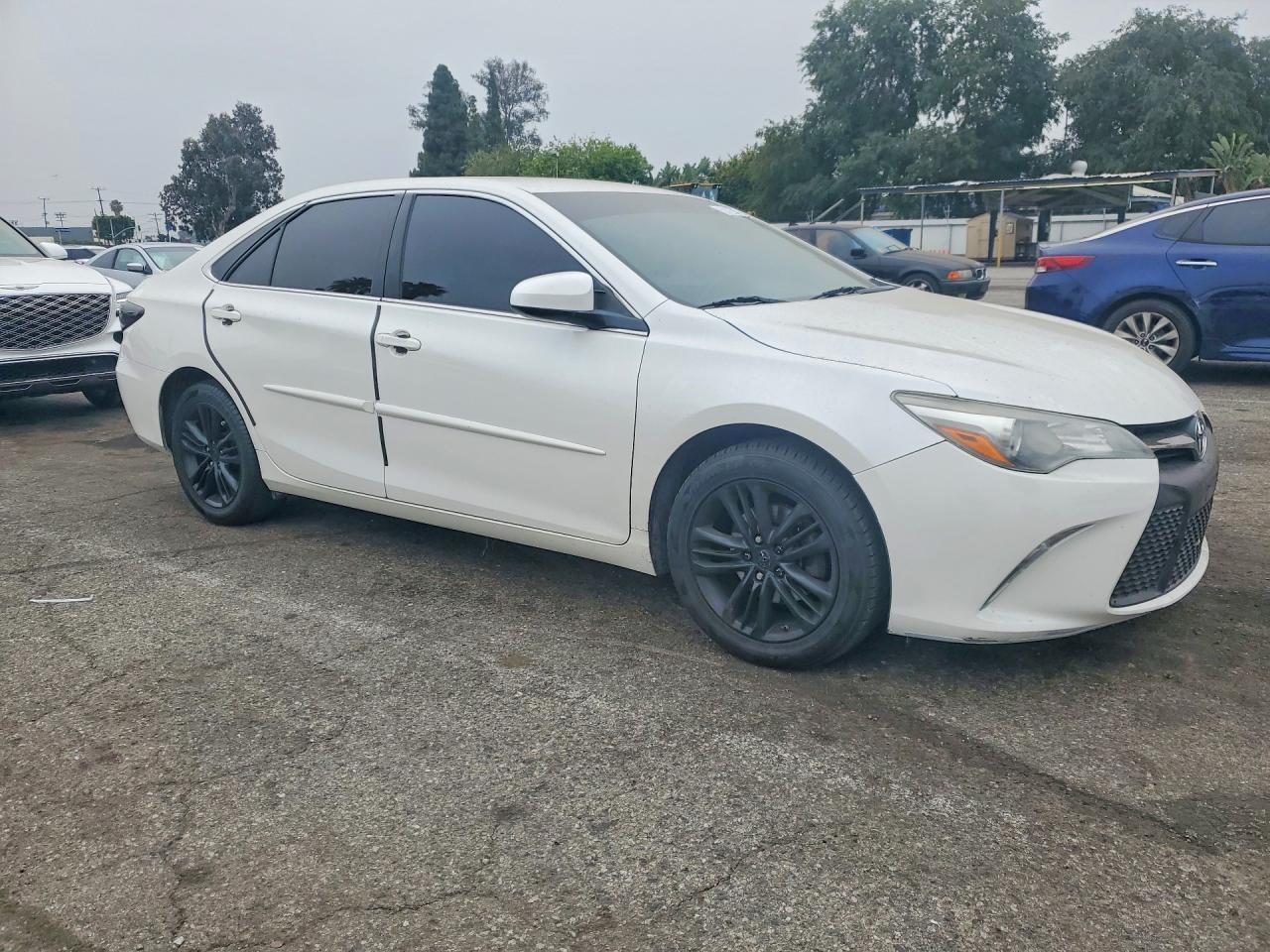 2015 Toyota Camry Se - Image 4