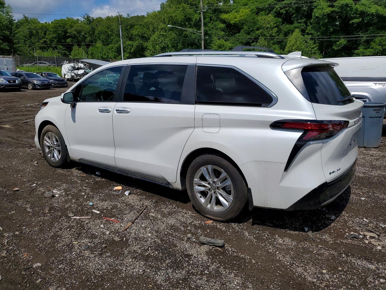 2025 Toyota Sienna Limited 7-Passenger - Фото 2