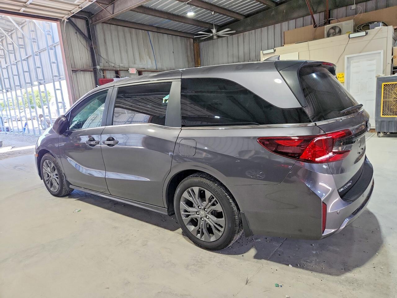 2025 Honda Odyssey Touring - Image 2