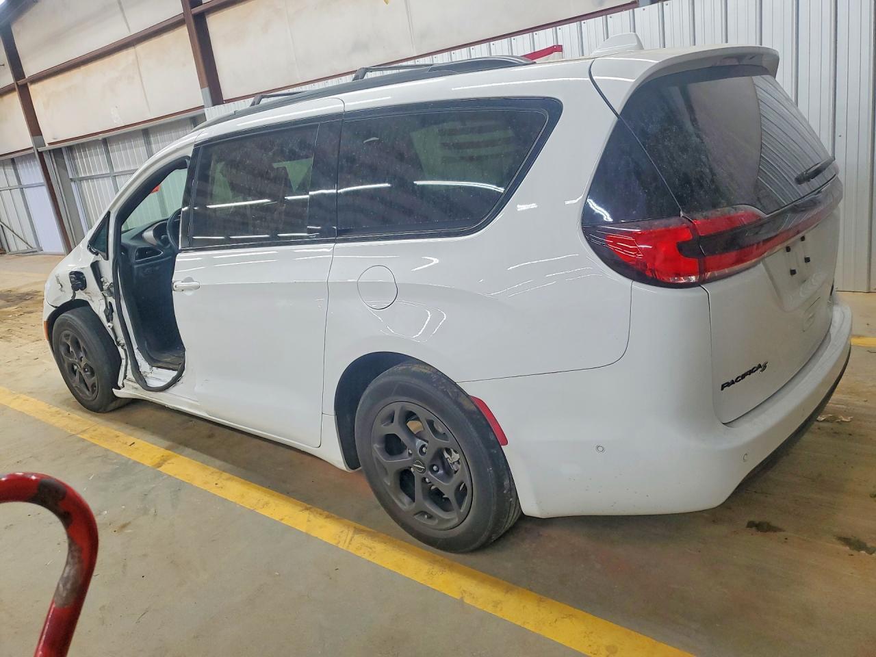 2021 Chrysler Pacifica Hybrid Limited - Фото 2