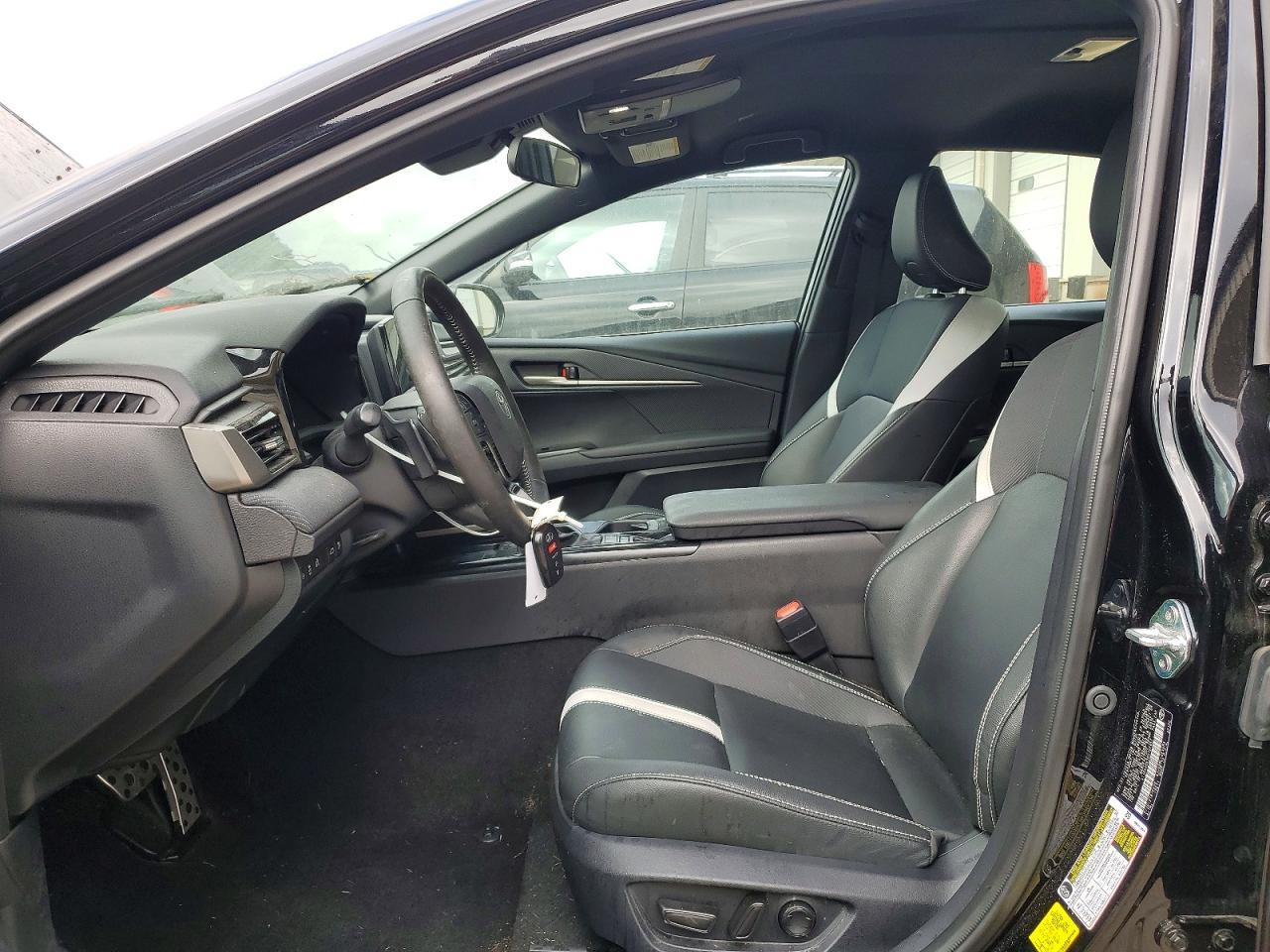 2025 Toyota Camry Se - Image 7