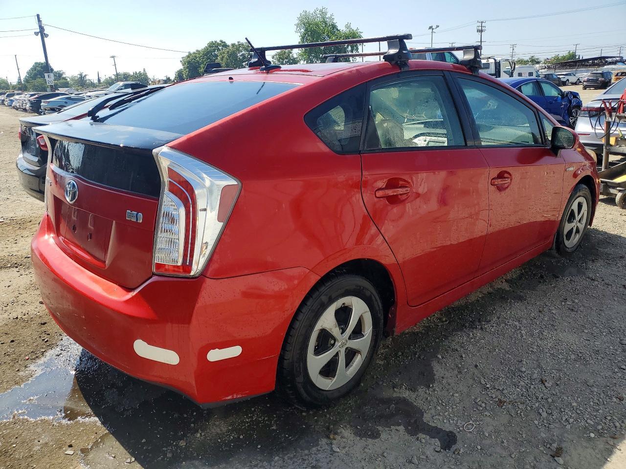 2013 Toyota Prius Three - Image 3