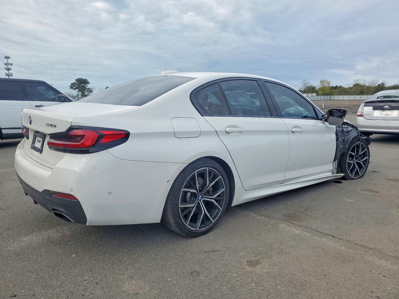 2021 BMW 530 I - Image 3