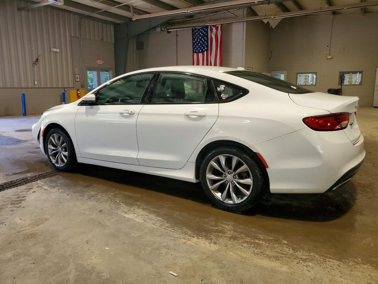 2015 Chrysler 200 S - Фото 2