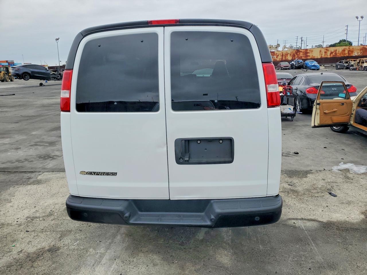 2023 Chevrolet Express G3500 Ls - Фото 6