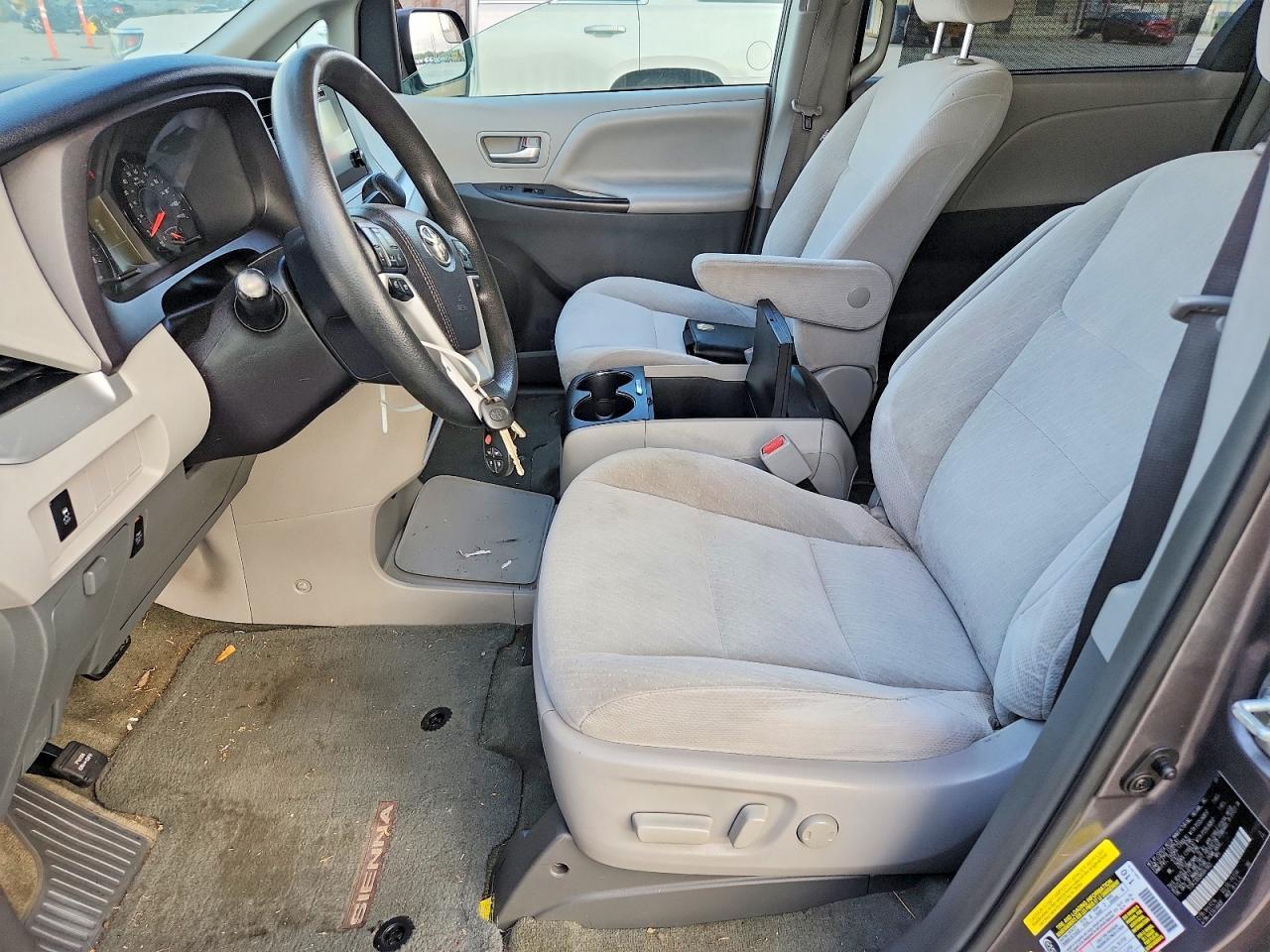 2017 Toyota Sienna Le - Фото 7