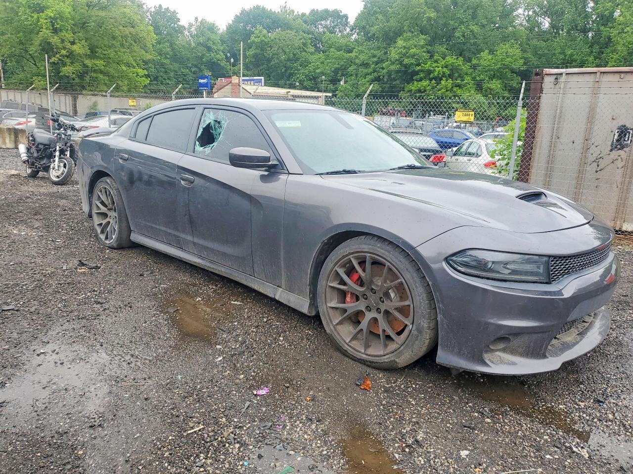 2017 Dodge Charger R - Image 4