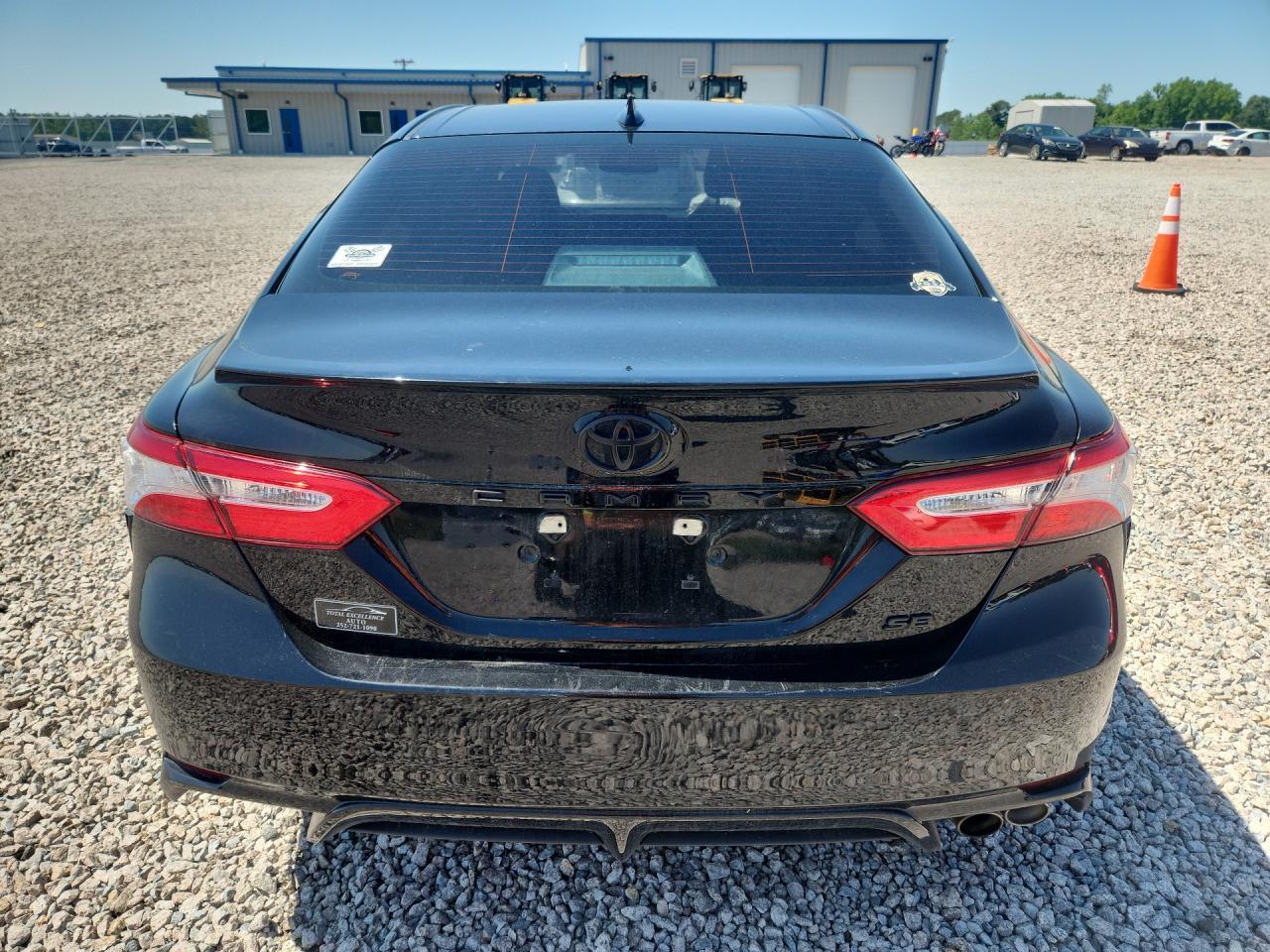 2020 Toyota Camry Se - Фото 6