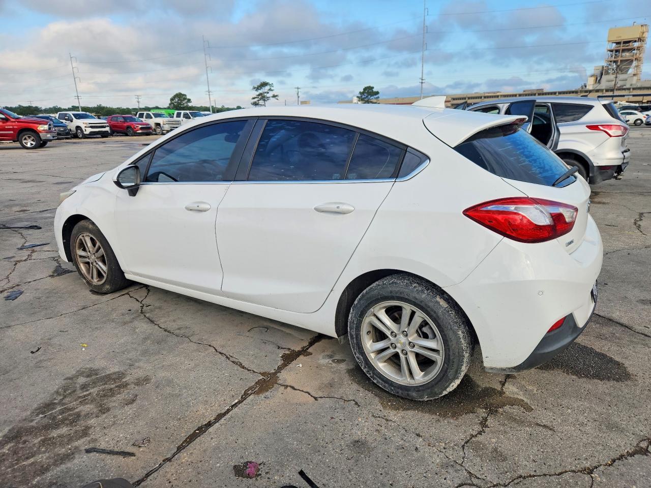 2017 Chevrolet Cruze Lt - Фото 2