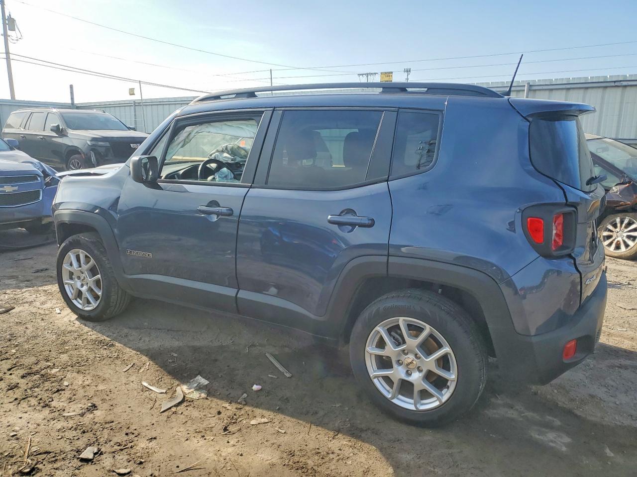 2022 Jeep Renegade Latitude - Image 2