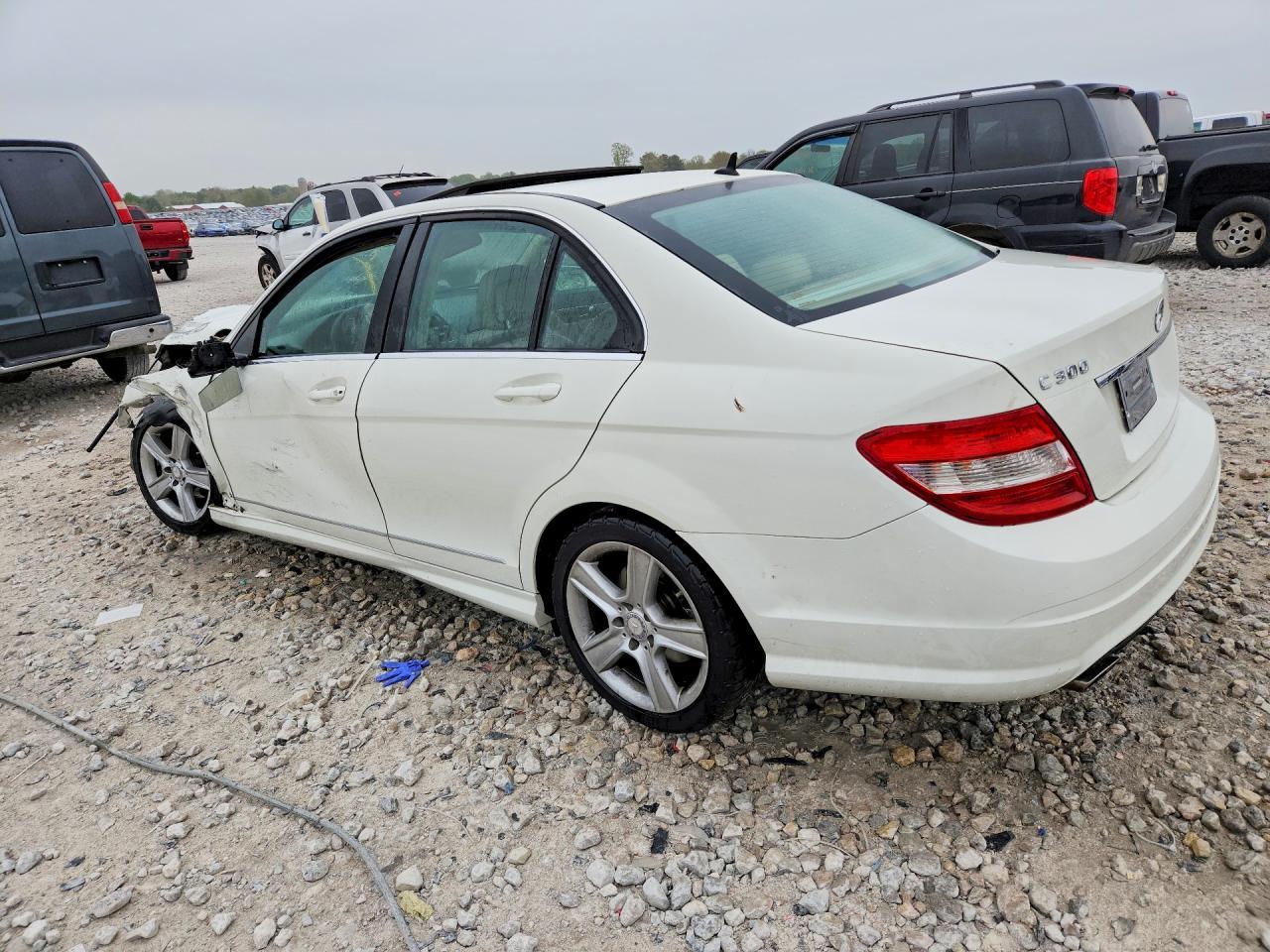 2011 Mercedes-Benz C 300 4Matic - Фото 2