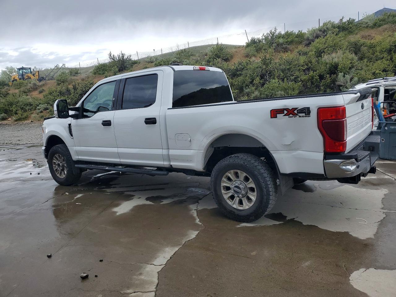 2022 Ford F350 Super Duty - Image 2
