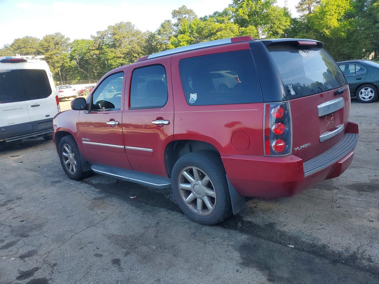 2013 GMC Yukon Denali - Image 2
