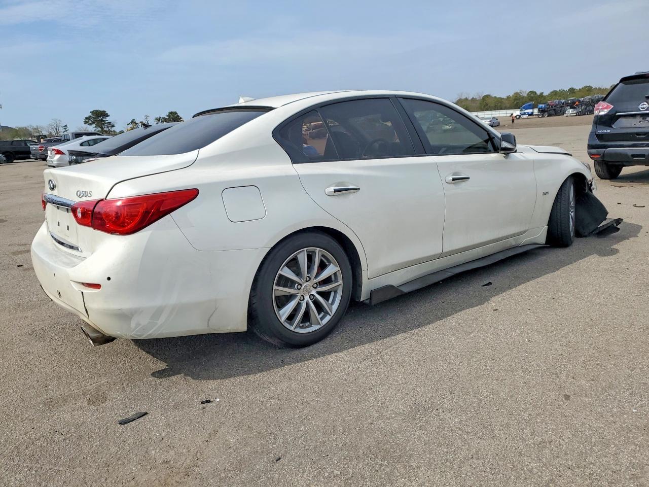 2017 Infiniti Q50 3.0T Premium - Фото 3