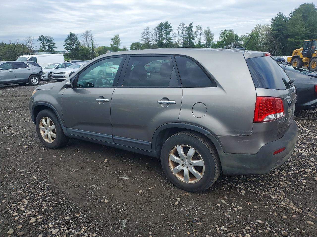 2011 Kia Sorento Lx - Image 2