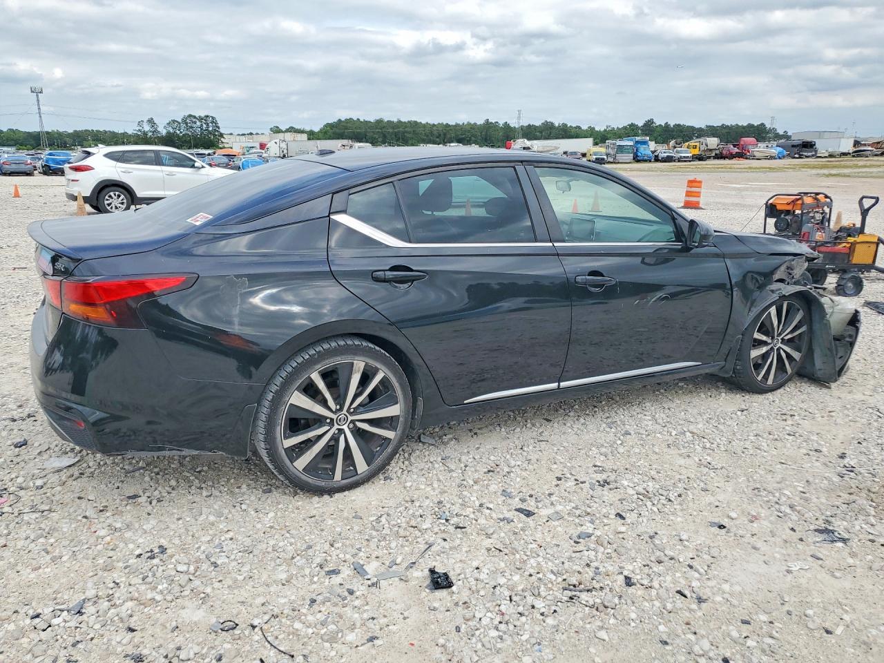 2019 Nissan Altima Sr - Фото 3