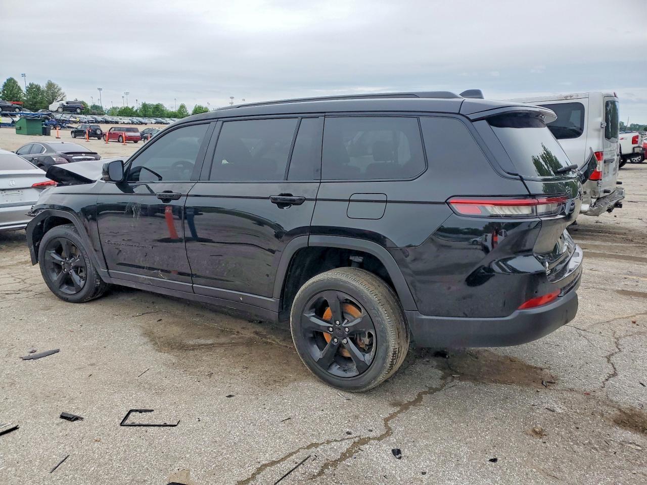 2024 Jeep Grand Cherokee L Laredo - Image 2