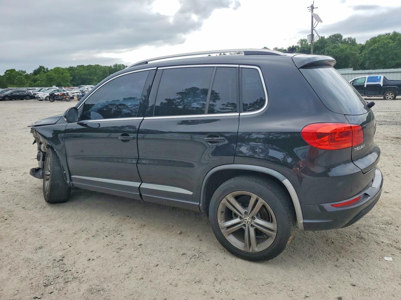 2017 Volkswagen Tiguan - Image 2