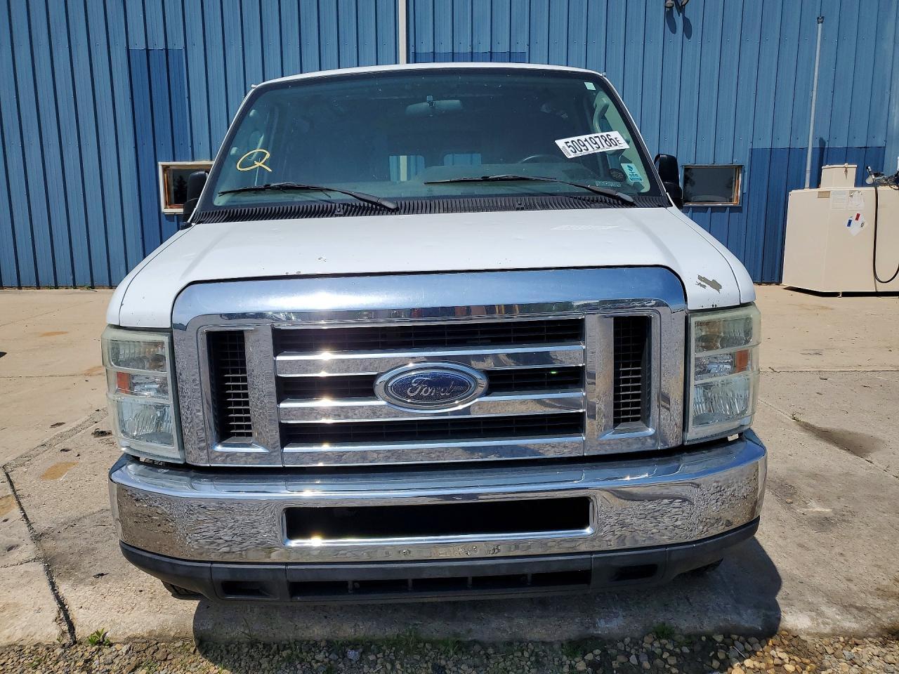 2011 Ford Econoline E250 Van - Фото 5