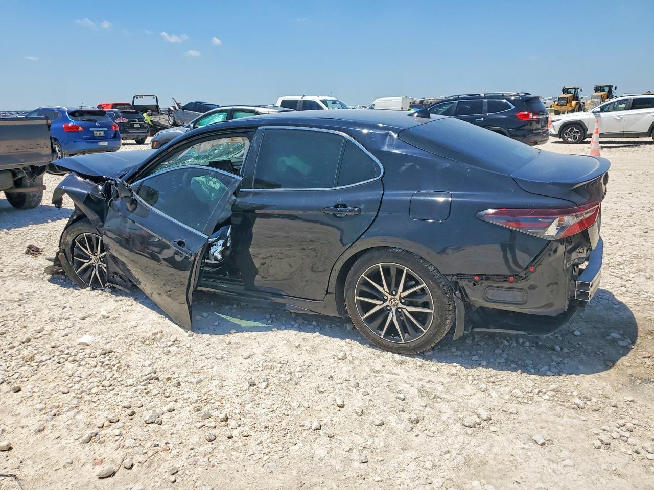 2023 Toyota Camry Se - Фото 2