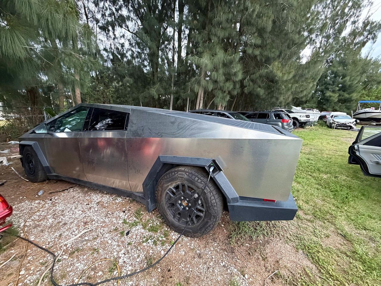 2024 Tesla Cybertruck - Фото 4