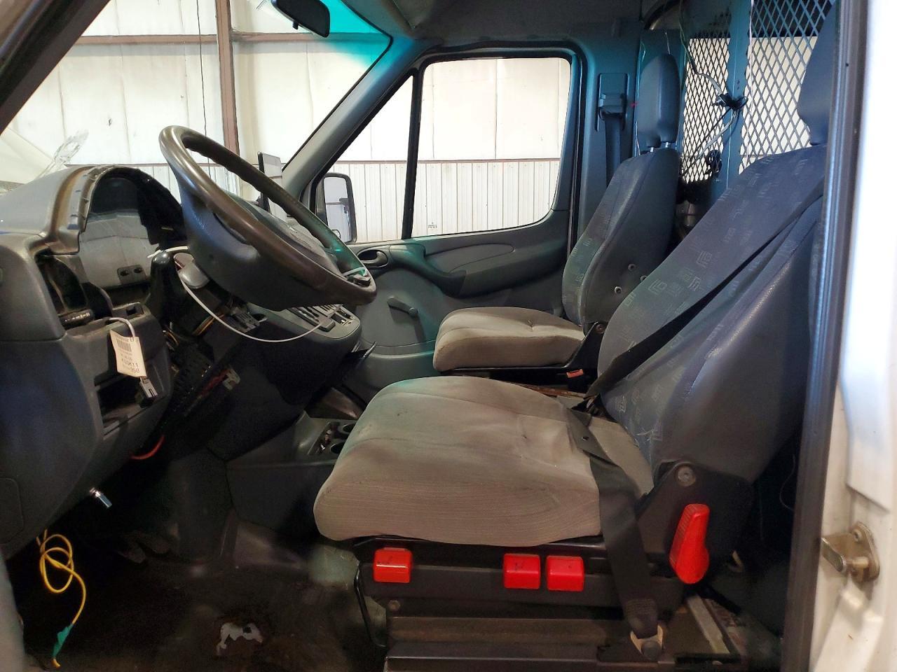 2005 Dodge Sprinter 2500 Delivery Van - Image 7