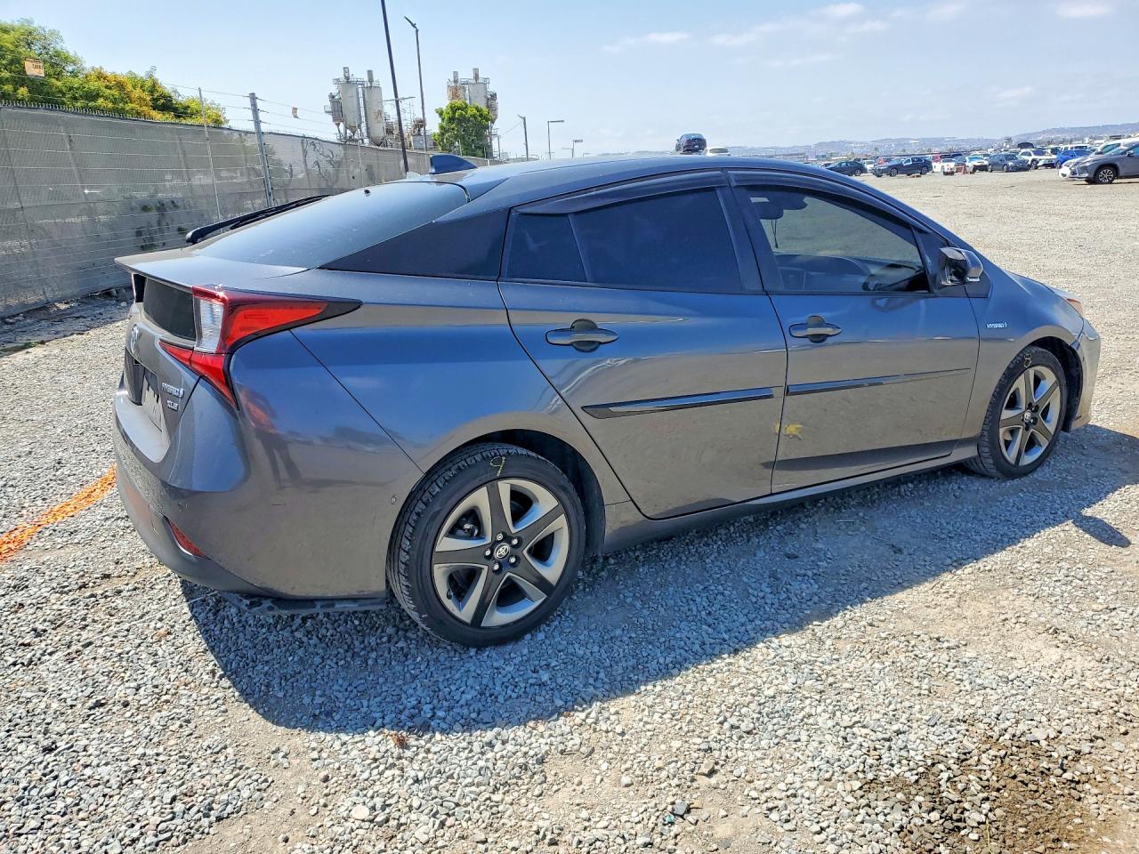 2021 Toyota Prius Xle - Фото 3