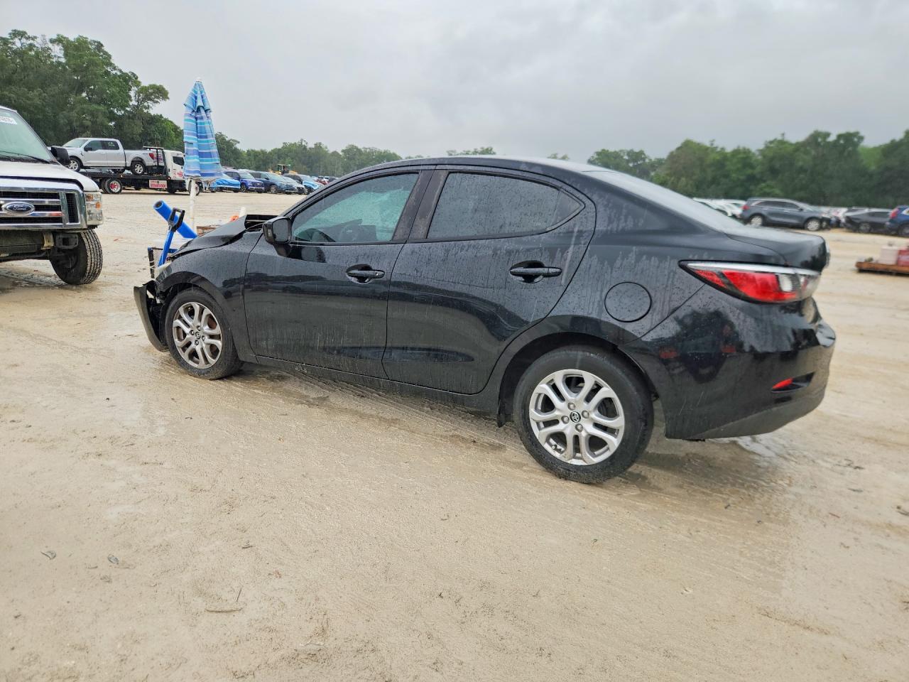 2017 Toyota Yaris Ia Base - Фото 2
